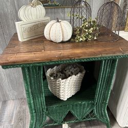Vintage Hunter Green Farmhouse  Accent / Plant Stand 