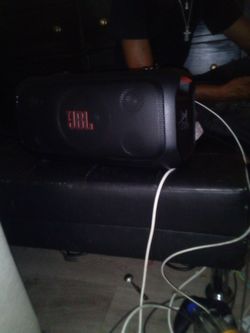 JBL Partybox On The Go Essential