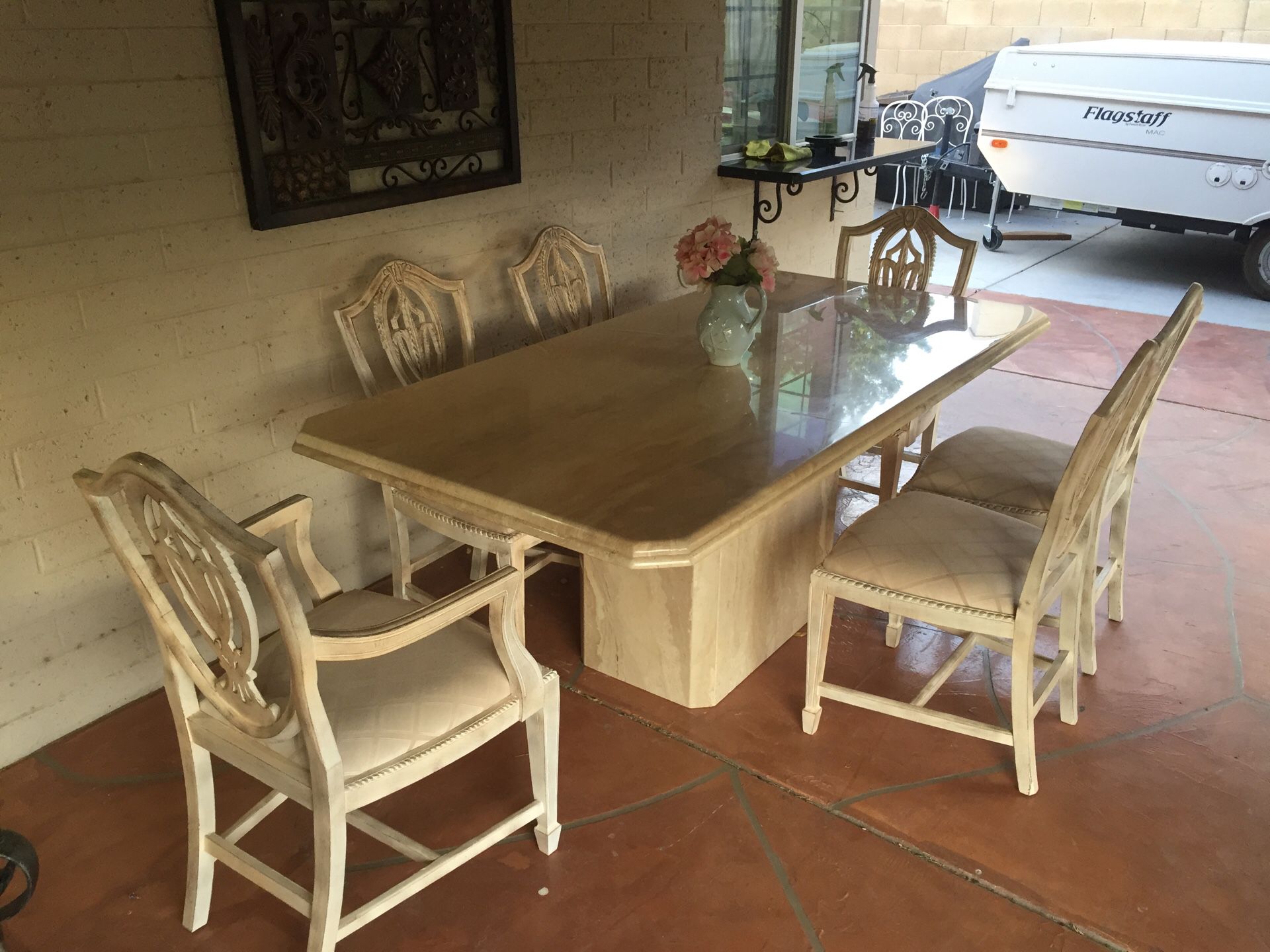 Marmol dining table with six chairs