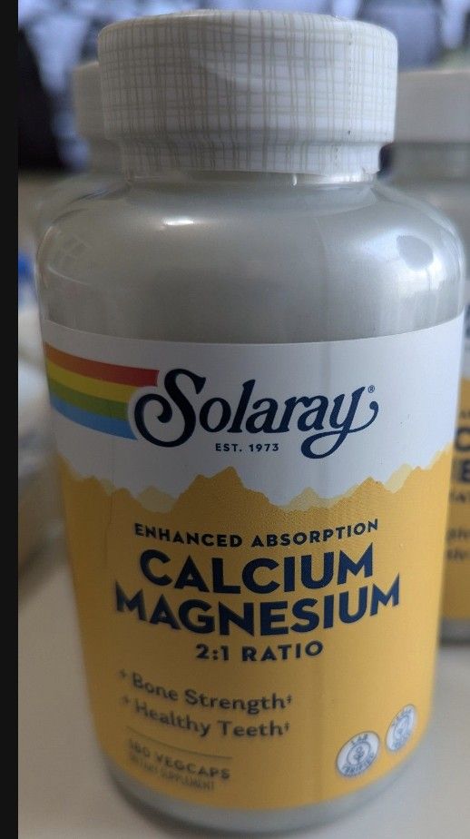 New Calcium / Magnesium 180 Caps They Expire In 2027