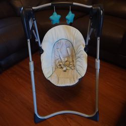GRACO BABY SWING 