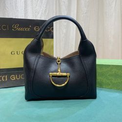 New solid-color handbag with cloud pattern