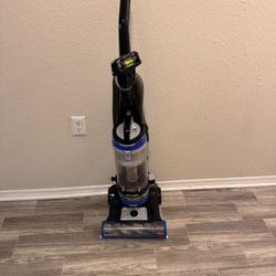 Bissell CleanView Swivel Rewind Pet Reach Vacuum Cleaner
