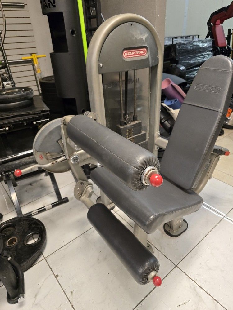 Star Trac dual leg extension / leg curl gym equipment exercise fitness weight machine workout