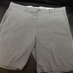 Tommy Bahama Shorts.  40/10