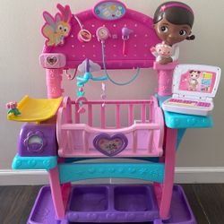 Doc McStuffins Baby All In One Nursery 
