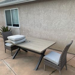 Outdoor Medal Table & 2 Chairs