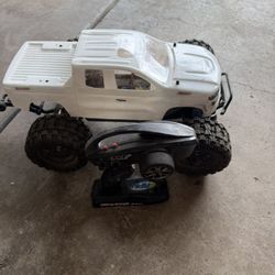 Traxxas 4x4 Stamped Velineon