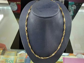 Herringbone Chain - Yellow Gold 18k (.750) 7.8 grams 18 inch