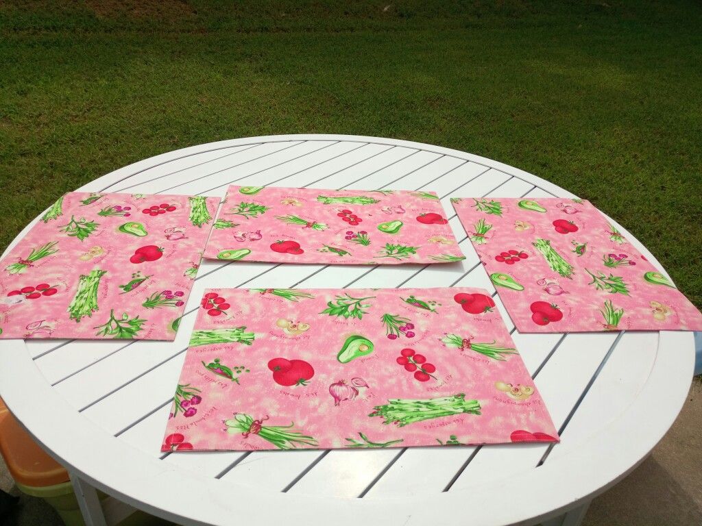 19 X 14 set of 4 placemats pink with veggies on them really cute