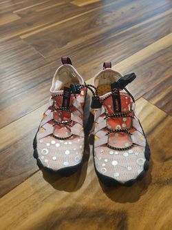 Girl's Water Shoes Size 1