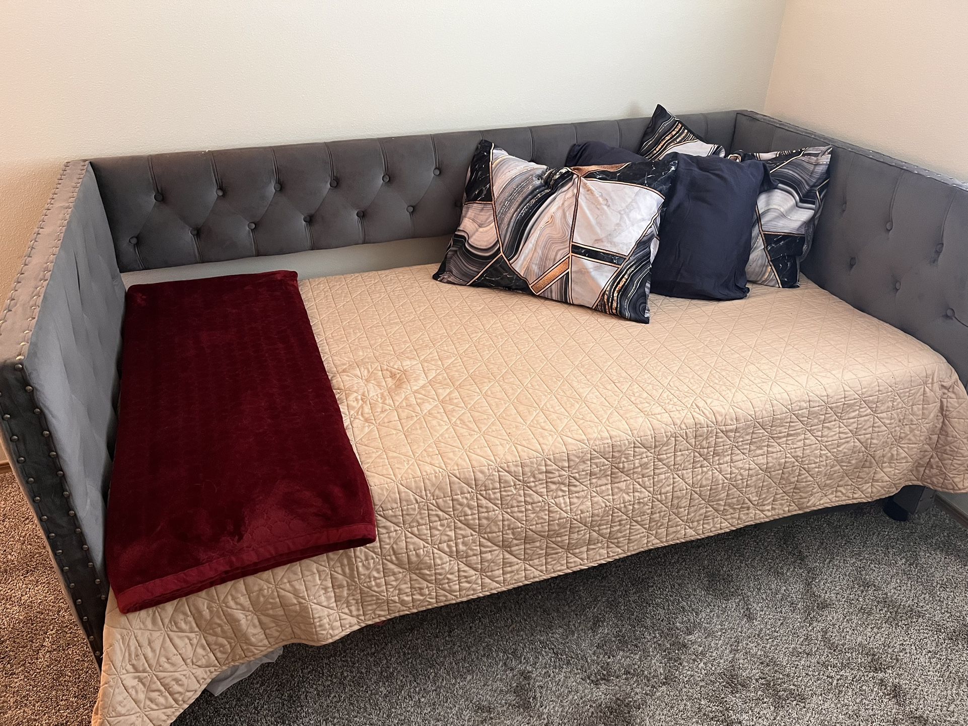 Tufted Daybed Bed Frame