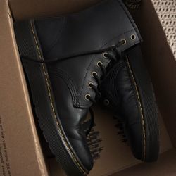 DOC MARTENS Women’s Size 9