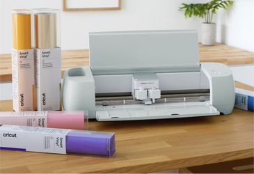 💚 Cricut Explore 3 – Like New! Used Only 3 Times + Bonus Vinyl Bundle 💚
