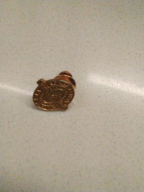 Gold Tone Korean War Veteran Pin