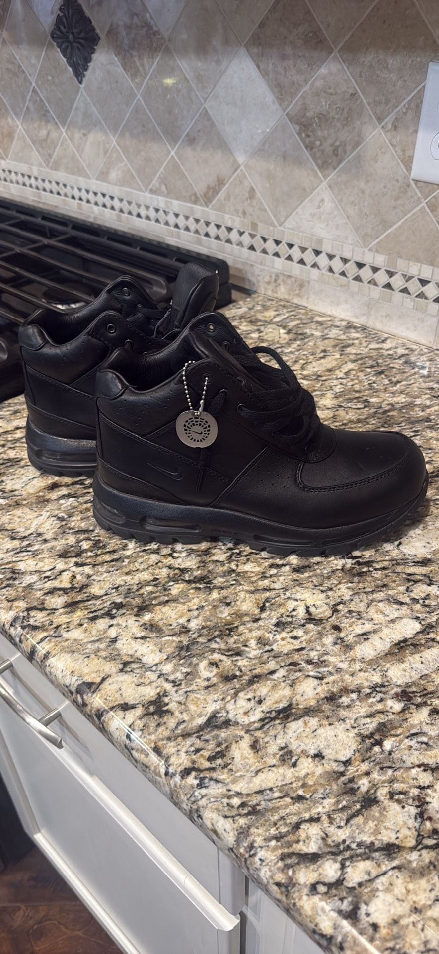 Nike Steel Toe Work boot. Sz 9 1/2