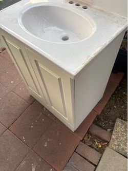 Vanity sink 24 x 18