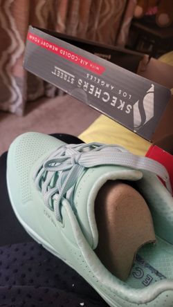SKETCHER TENNIS SHOES