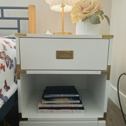 ✨ 2 Nightstands – Gold Accent, Barely Used