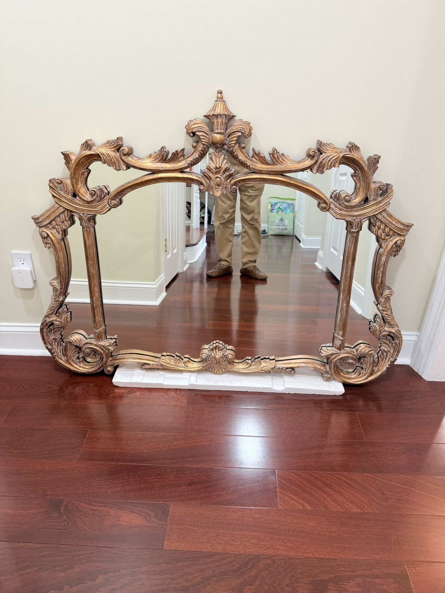 Vintage Antique. Baroque style beautiful mirror. Highest quality solid wood frame, highest quality mirror. Like new. Great bargain. $350 OBO. Max dime