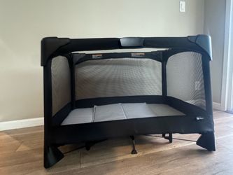 4moms - Portable Baby PlayYard with Mattress