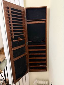 Jewelry cabinet