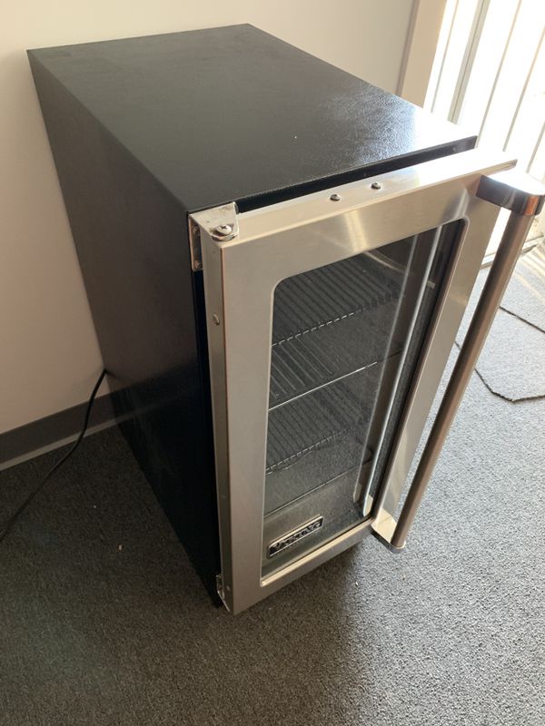 Viking 15” wine fridge under counter or stand alone. Perfect condition