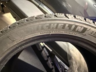 Michelin X-Ice Snow Winter Tires – Set of 4 – 235/45R18