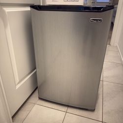 Magic Chef  Danby DCR88WDD 3.2 cu. ft. Compact Refrigerator