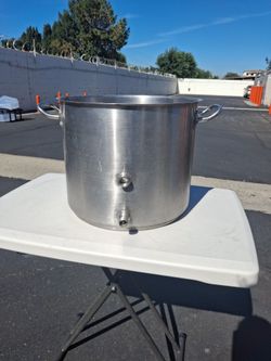 Used 8 gallon pot with 2 ports