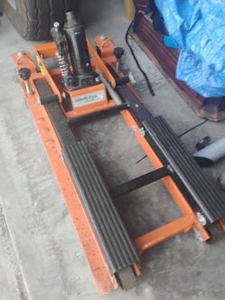 Heavy duty floor jack in good condition
