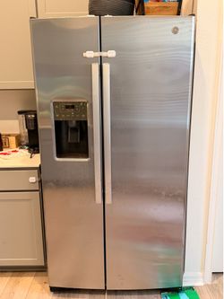 GE Stainless Steel Fridge with Ice Maker