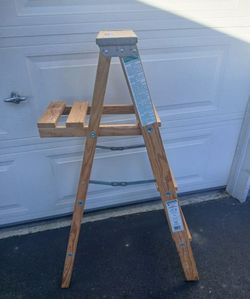 4 foot wood ladder
