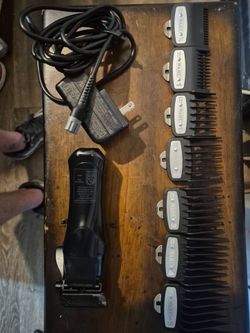 Wahl professional Clipper with Guards and Charger