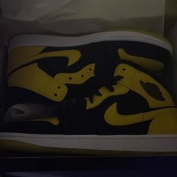 Air Jordan 1 MID SE 