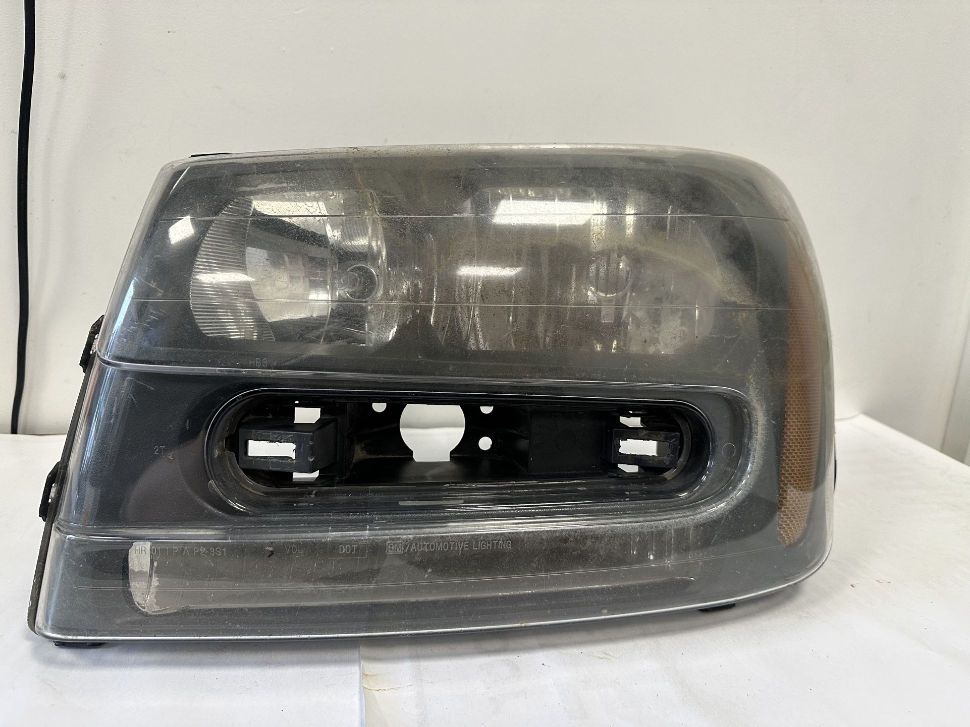 2002-2009 Chevy Trailblazer Headlight