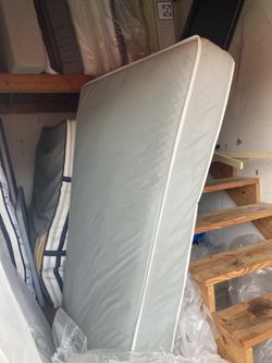 Queen Mattress! no Brand Name!!! $75