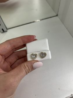 14kt gold earrings heart shape 3 grams 