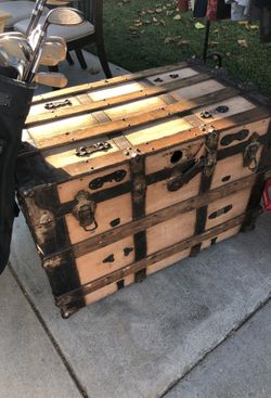 Vintage 1904 trunk