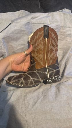 Boys Ariat Sz 2 Boots 