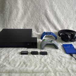 Xbox One X + Accessories