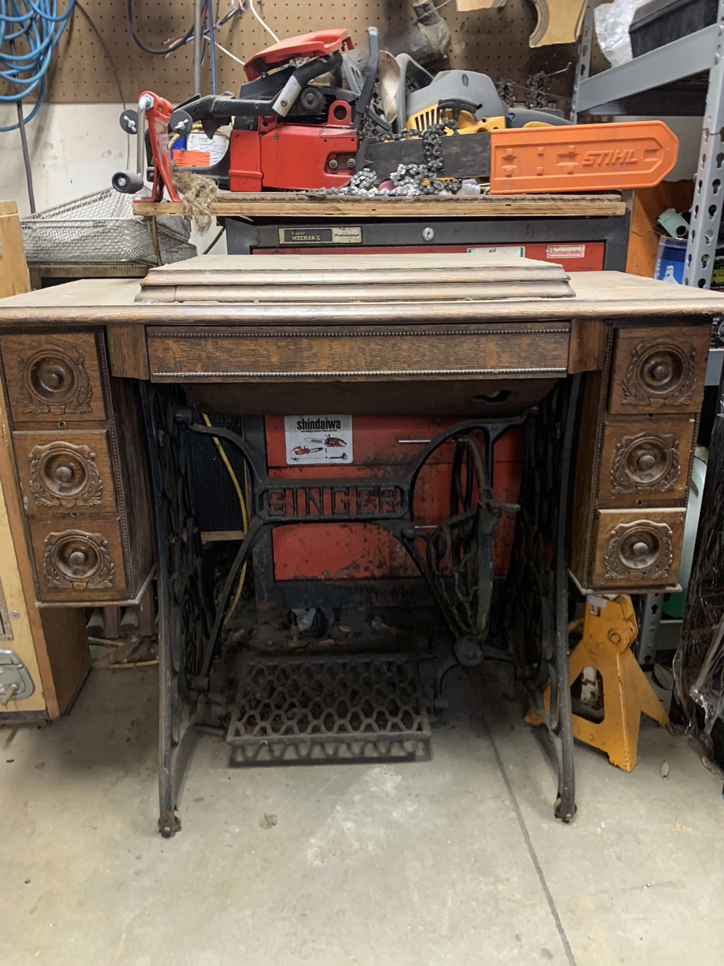 Vintage Singer Sewing machine.