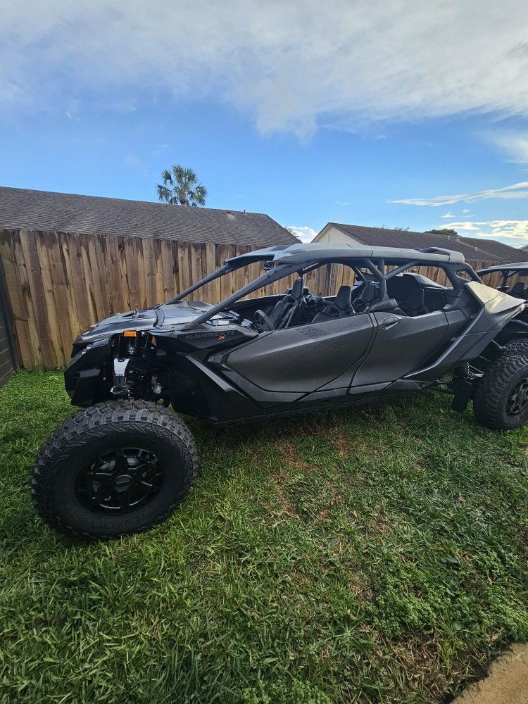 2025 MAVERICK R MAX X