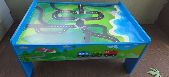 FREE TRAIN TABLE