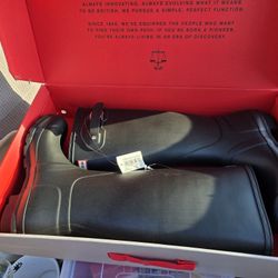 Size 7 Woman rain Boots 