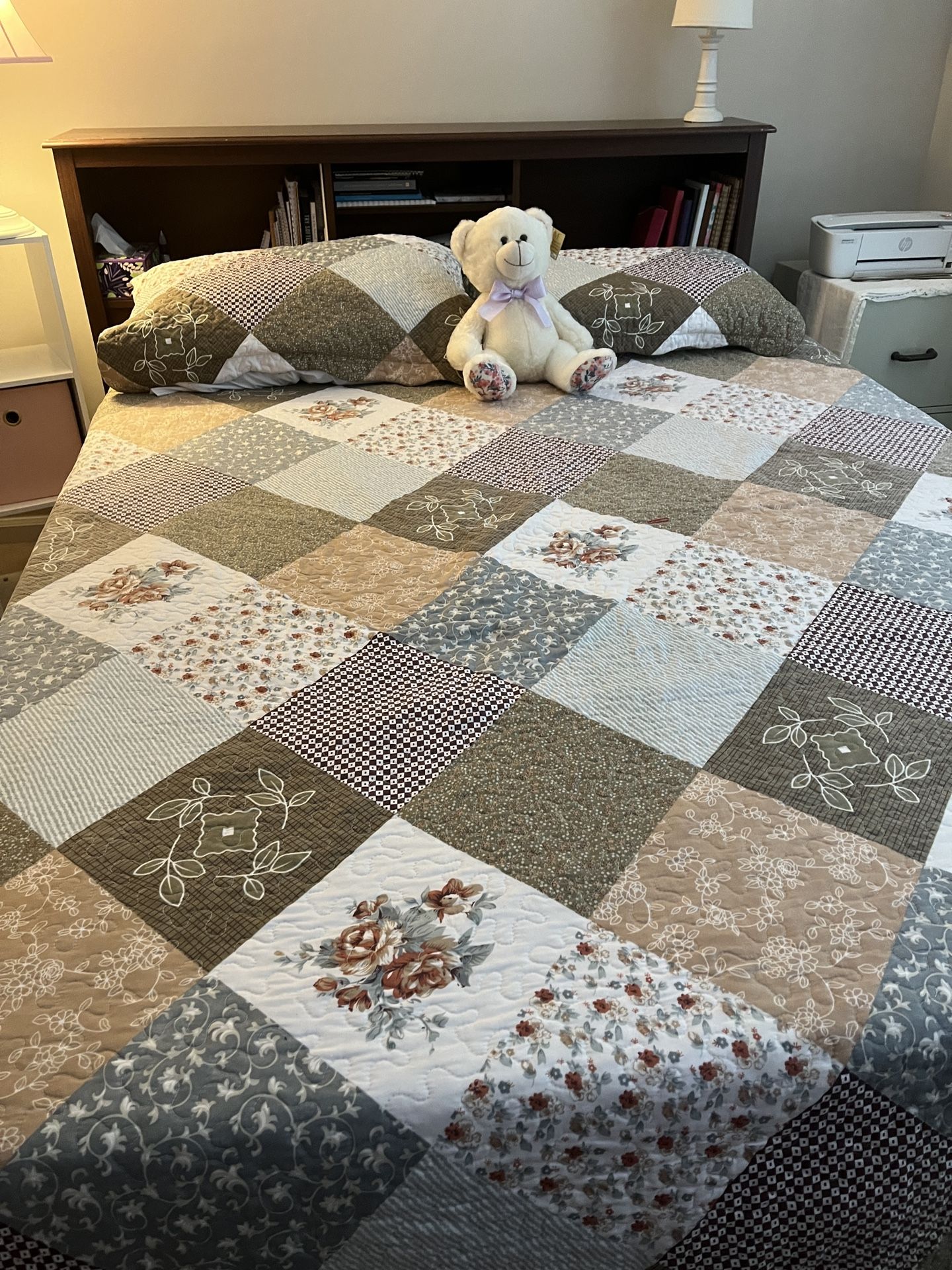 Queen bed, Frame, Mattress, Headbd