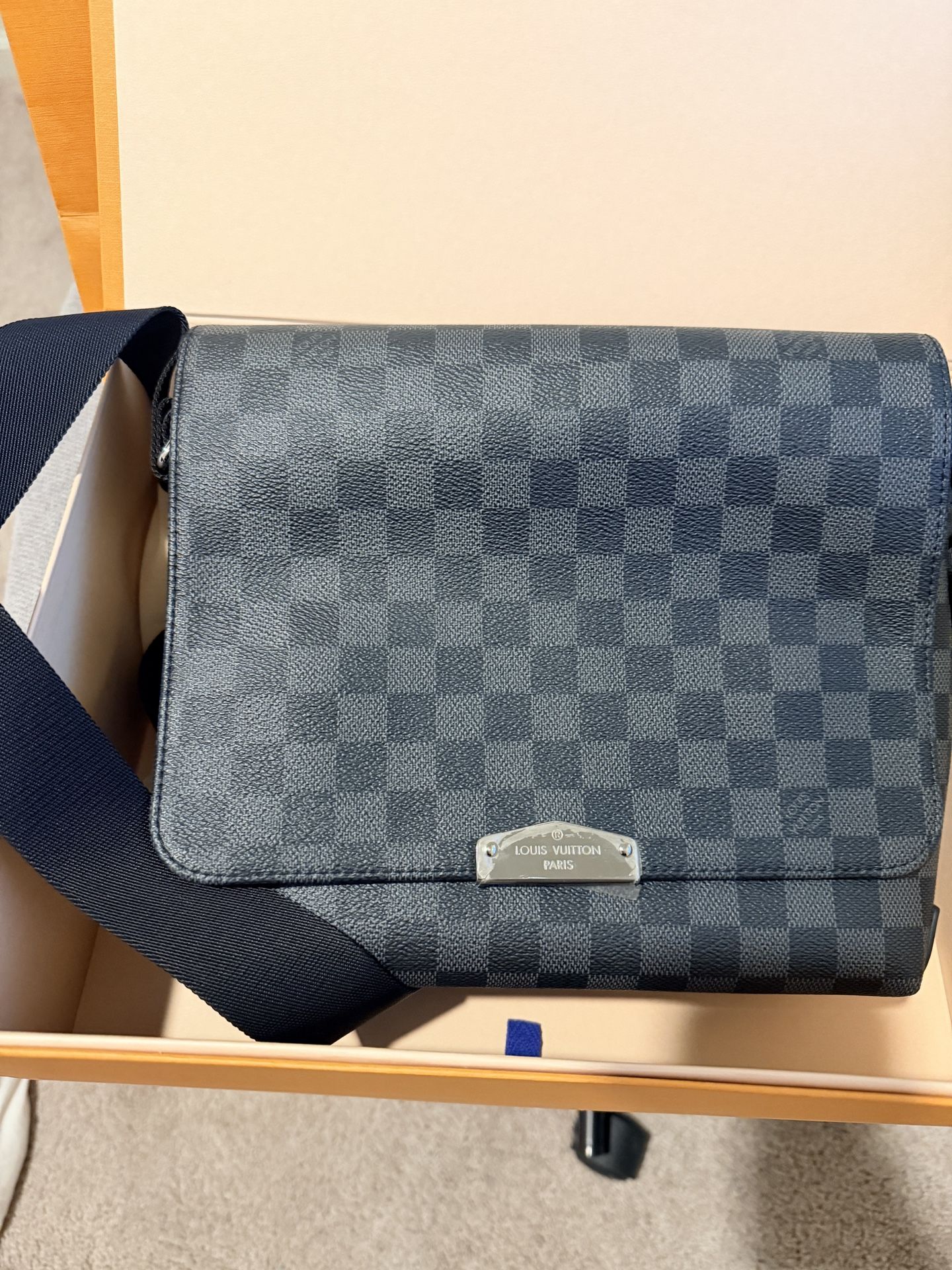 Louis Vuitton Messenger Bag - Almost New Condition