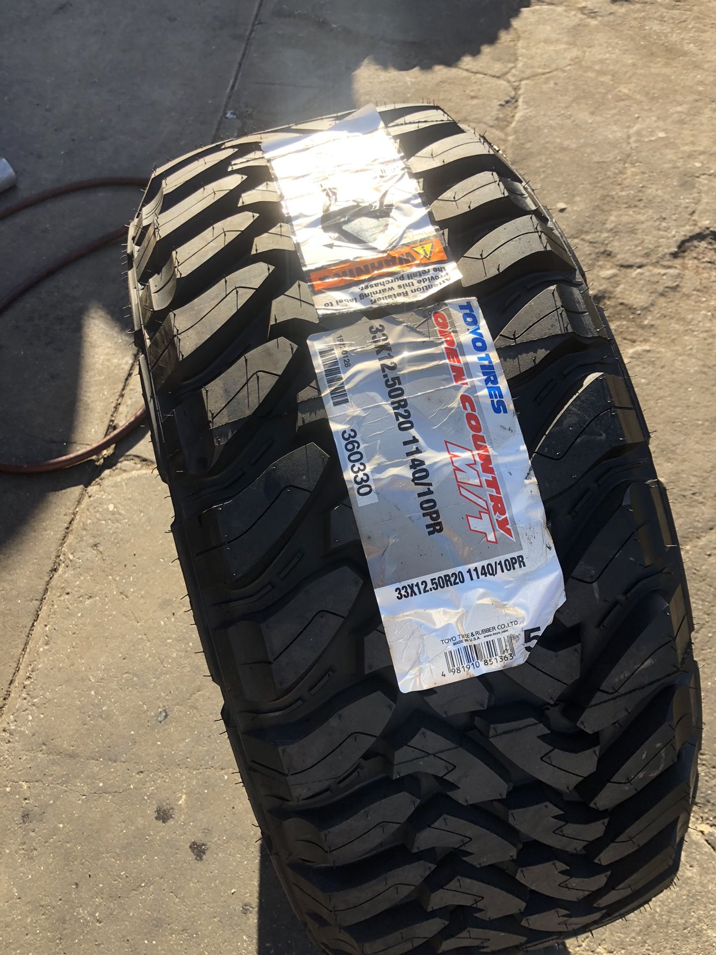 33/12.50R20 toyo MT single (1 only $190)
