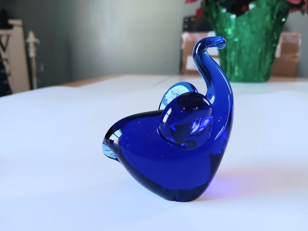 Cobalt Blue Vintage Trunk Up Elephant Paperweight Art Glass Figurine Home Decor Figure