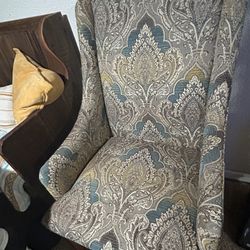 Furniture / Chairs 